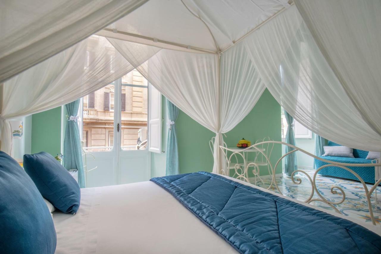 Regina Elena Bed & Breakfast เนเปิลส์ ภายนอก รูปภาพ