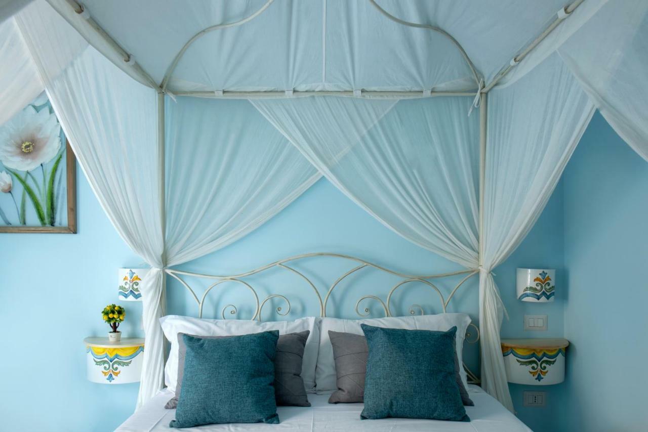 Regina Elena Bed & Breakfast เนเปิลส์ ภายนอก รูปภาพ
