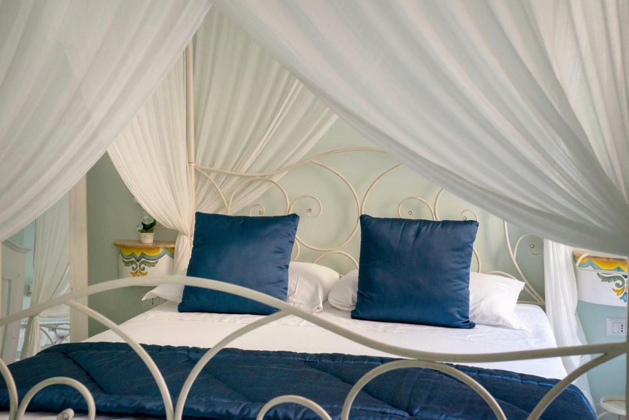 Regina Elena Bed & Breakfast เนเปิลส์ ภายนอก รูปภาพ
